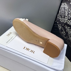 J'ADIOR 迪奥 Dior 2026 早春新款蝴蝶结粗跟芭蕾舞娃娃女鞋 明星同款CD字母logo立体刺绣低跟圆头玛 J'ADIOR 迪奥 Dior 2026 早春新款蝴蝶结粗跟芭蕾舞娃娃女鞋 明星同款CD字母logo立体刺绣低跟圆头玛