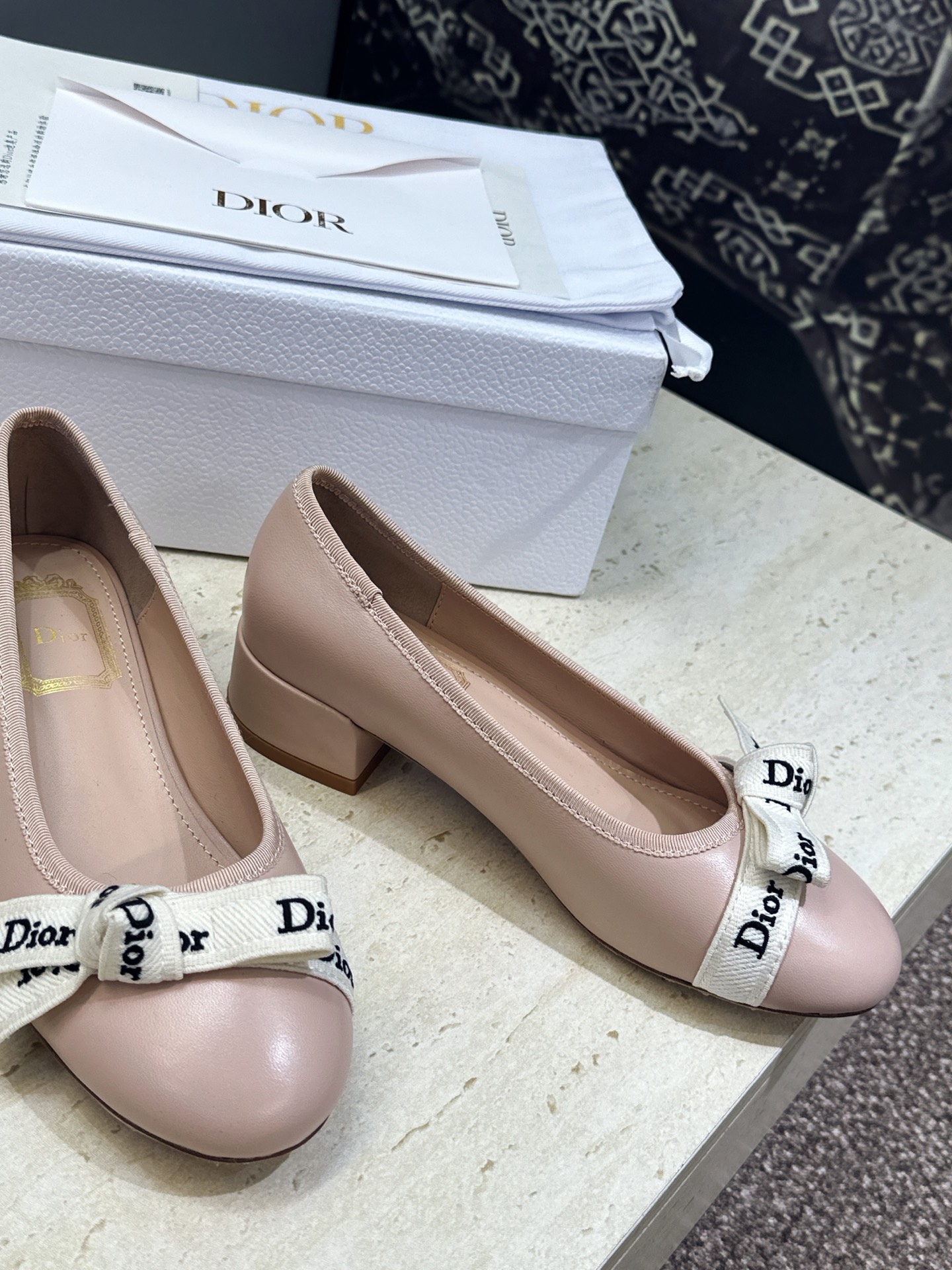 J'ADIOR 迪奥 Dior 2026 早春新款蝴蝶结粗跟芭蕾舞娃娃女鞋 明星同款CD字母logo立体刺绣低跟圆头玛 J'ADIOR 迪奥 Dior 2026 早春新款蝴蝶结粗跟芭蕾舞娃娃女鞋 明星同款CD字母logo立体刺绣低跟圆头玛