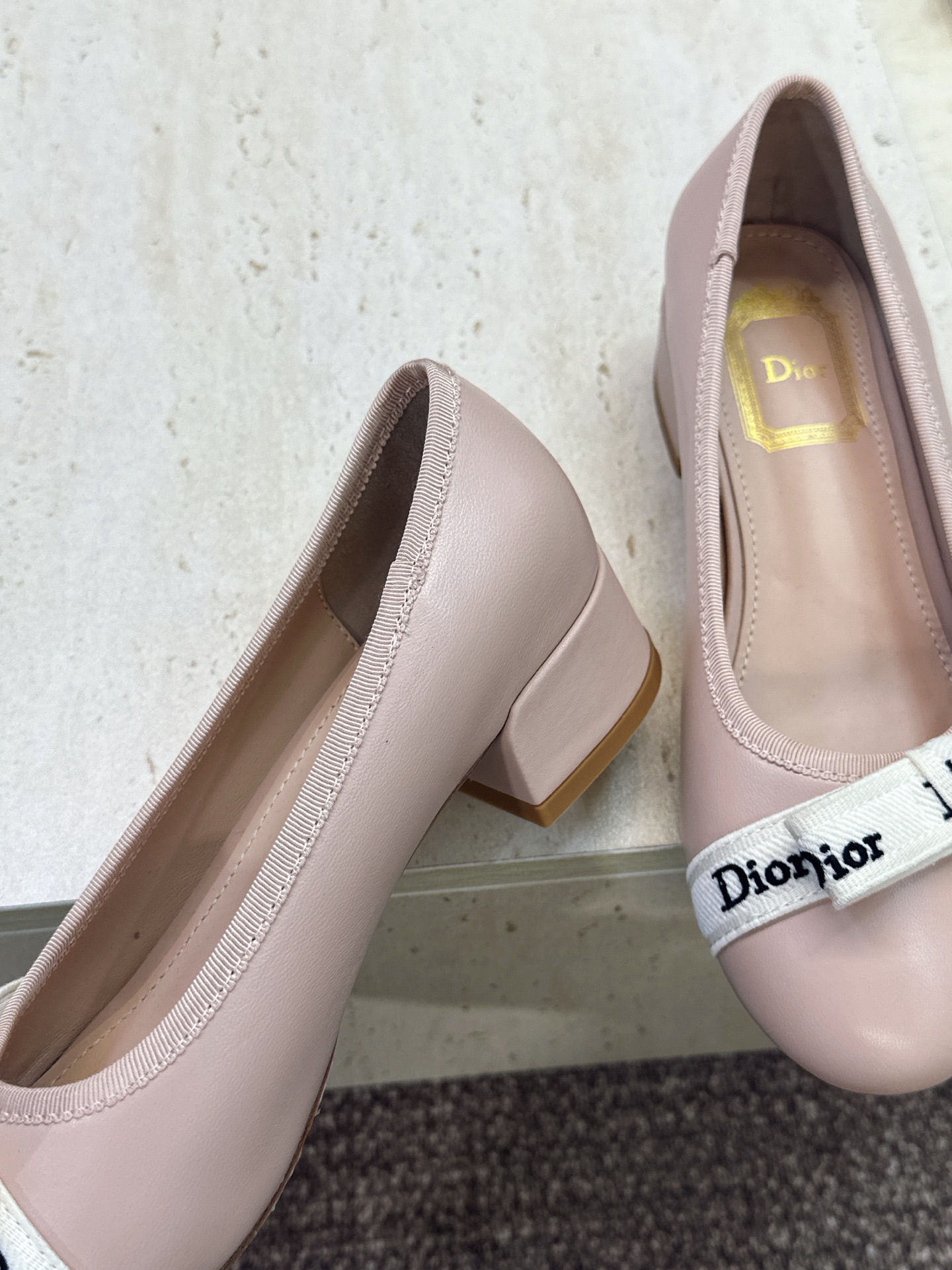 J'ADIOR 迪奥 Dior 2026 早春新款蝴蝶结粗跟芭蕾舞娃娃女鞋 明星同款CD字母logo立体刺绣低跟圆头玛 J'ADIOR 迪奥 Dior 2026 早春新款蝴蝶结粗跟芭蕾舞娃娃女鞋 明星同款CD字母logo立体刺绣低跟圆头玛