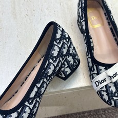 J'ADIOR 迪奥 Dior 2026 早春新款蝴蝶结粗跟芭蕾舞娃娃女鞋 明星同款CD字母logo立体刺绣低跟圆头玛 J'ADIOR 迪奥 Dior 2026 早春新款蝴蝶结粗跟芭蕾舞娃娃女鞋 明星同款CD字母logo立体刺绣低跟圆头玛