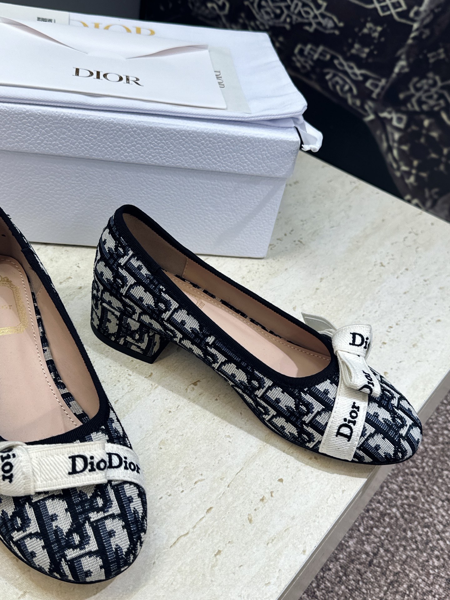 J'ADIOR 迪奥 Dior 2026 早春新款蝴蝶结粗跟芭蕾舞娃娃女鞋 明星同款CD字母logo立体刺绣低跟圆头玛 J'ADIOR 迪奥 Dior 2026 早春新款蝴蝶结粗跟芭蕾舞娃娃女鞋 明星同款CD字母logo立体刺绣低跟圆头玛