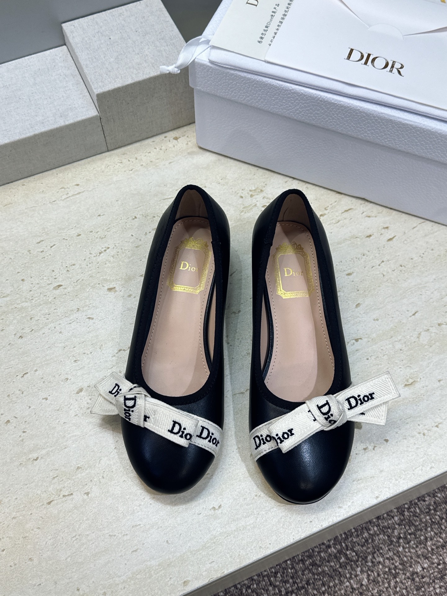 J'ADIOR 迪奥 Dior 2026 早春新款蝴蝶结粗跟芭蕾舞娃娃女鞋 明星同款CD字母logo立体刺绣低跟圆头玛 J'ADIOR 迪奥 Dior 2026 早春新款蝴蝶结粗跟芭蕾舞娃娃女鞋 明星同款CD字母logo立体刺绣低跟圆头玛
