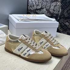 迪奥 Dior 2026春夏新款Ribbon系带休闲帆布运动小白鞋 CD字母logo织带平底圆头拼色阿甘德训鞋 材质: 迪奥 Dior 2026春夏新款Ribbon系带休闲帆布运动小白鞋 CD字母logo织带平底圆头拼色阿甘德训鞋 材质: