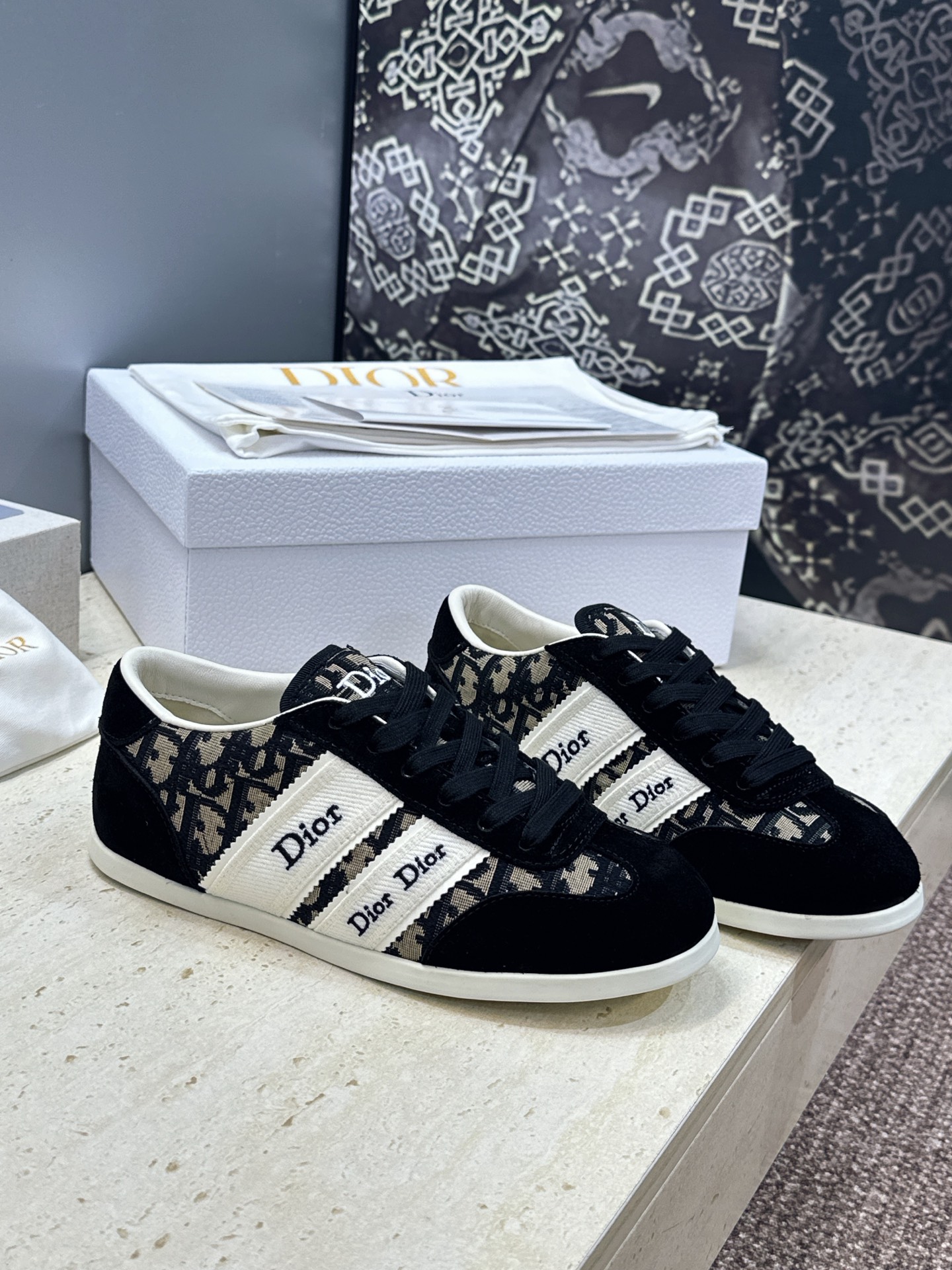 迪奥 Dior 2026春夏新款Ribbon系带休闲帆布运动小白鞋 CD字母logo织带平底圆头拼色阿甘德训鞋 材质: 迪奥 Dior 2026春夏新款Ribbon系带休闲帆布运动小白鞋 CD字母logo织带平底圆头拼色阿甘德训鞋 材质: