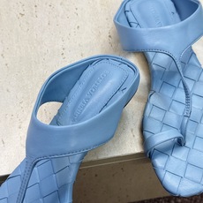 Bottega Veneta 葆蝶家2026春夏新款平底编织女鞋 BV字母logo方头夹趾凉拖鞋 材质:鞋面进口小牛皮/ Bottega Veneta 葆蝶家2026春夏新款平底编织女鞋 BV字母logo方头夹趾凉拖鞋 材质:鞋面进口小牛皮/