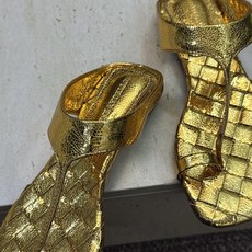 Bottega Veneta 葆蝶家2026春夏新款平底编织女鞋 BV字母logo方头夹趾凉拖鞋 材质:鞋面进口小牛皮/ Bottega Veneta 葆蝶家2026春夏新款平底编织女鞋 BV字母logo方头夹趾凉拖鞋 材质:鞋面进口小牛皮/