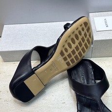Bottega Veneta 葆蝶家2026春夏新款平底编织女鞋 BV字母logo方头夹趾凉拖鞋 材质:鞋面进口小牛皮/ Bottega Veneta 葆蝶家2026春夏新款平底编织女鞋 BV字母logo方头夹趾凉拖鞋 材质:鞋面进口小牛皮/