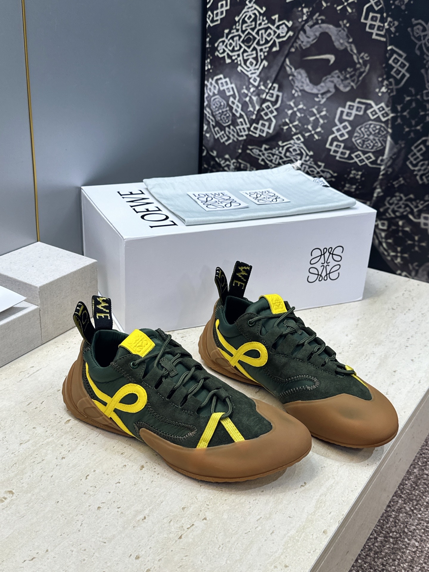 罗意威 LOEWE 2026春夏新款系带德训鞋 明星同款字母logo拼色阿甘休闲运动跑鞋 市面顶级版本 材质：鞋面进口羊