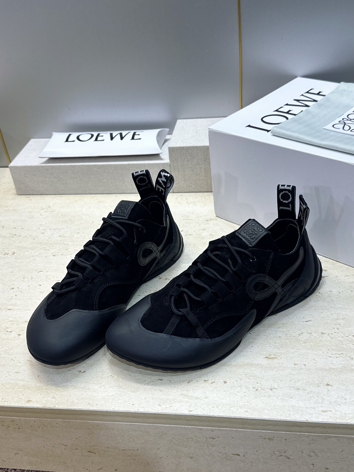 罗意威 LOEWE 2026春夏新款系带德训鞋 明星同款字母logo拼色阿甘休闲运动跑鞋 市面顶级版本 材质：鞋面进口羊