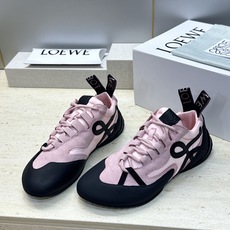 罗意威 LOEWE 2026春夏新款系带德训鞋 明星同款字母logo拼色阿甘休闲运动跑鞋 市面顶级版本 材质:鞋面进口羊 罗意威 LOEWE 2026春夏新款系带德训鞋 明星同款字母logo拼色阿甘休闲运动跑鞋 市面顶级版本 材质:鞋面进口羊