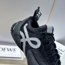 罗意威 LOEWE 2026春夏新款系带德训鞋 明星同款字母logo拼色阿甘休闲运动跑鞋 市面顶级版本 材质:鞋面进口羊 罗意威 LOEWE 2026春夏新款系带德训鞋 明星同款字母logo拼色阿甘休闲运动跑鞋 市面顶级版本 材质:鞋面进口羊