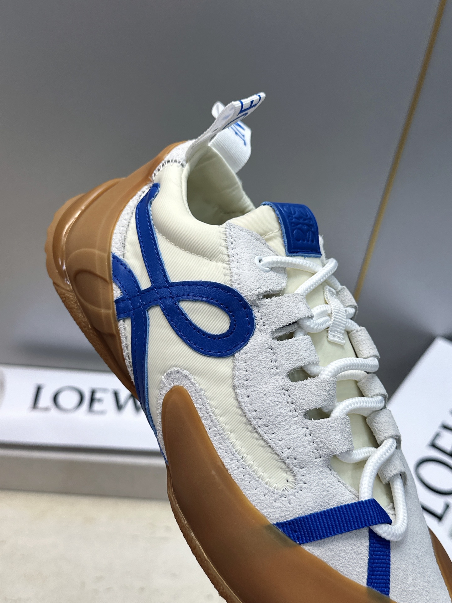 罗意威 LOEWE 2026春夏新款系带德训鞋 明星同款字母logo拼色阿甘休闲运动跑鞋 市面顶级版本 材质:鞋面进口羊 罗意威 LOEWE 2026春夏新款系带德训鞋 明星同款字母logo拼色阿甘休闲运动跑鞋 市面顶级版本 材质:鞋面进口羊