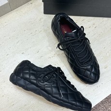 CHANEL 香奈儿2026春夏新款菱格电绣系带运动女鞋 小香双C字母logo平底圆头拼色休闲阿甘徳训鞋 材质:鞋面进口 CHANEL 香奈儿2026春夏新款菱格电绣系带运动女鞋 小香双C字母logo平底圆头拼色休闲阿甘徳训鞋 材质:鞋面进口