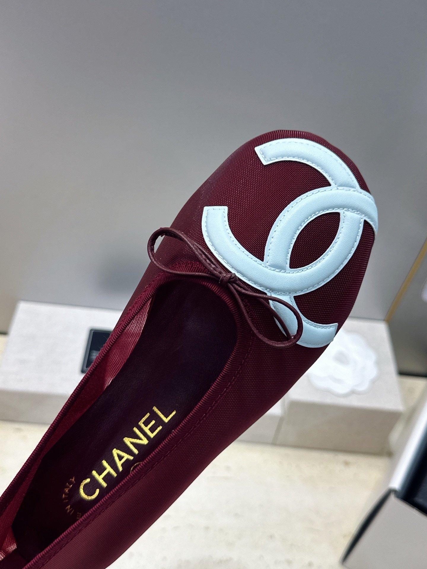 (配全套飞机盒) Chanel 香奈儿 2026春夏新款玛丽珍芭蕾舞娃娃女鞋 小香双C字母logo平底圆头蝴蝶结拼色单鞋 (配全套飞机盒) Chanel 香奈儿 2026春夏新款玛丽珍芭蕾舞娃娃女鞋 小香双C字母logo平底圆头蝴蝶结拼色单鞋
