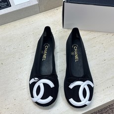 (配全套飞机盒) Chanel 香奈儿 2026春夏新款玛丽珍芭蕾舞娃娃女鞋 小香双C字母logo平底圆头蝴蝶结拼色单鞋 (配全套飞机盒) Chanel 香奈儿 2026春夏新款玛丽珍芭蕾舞娃娃女鞋 小香双C字母logo平底圆头蝴蝶结拼色单鞋