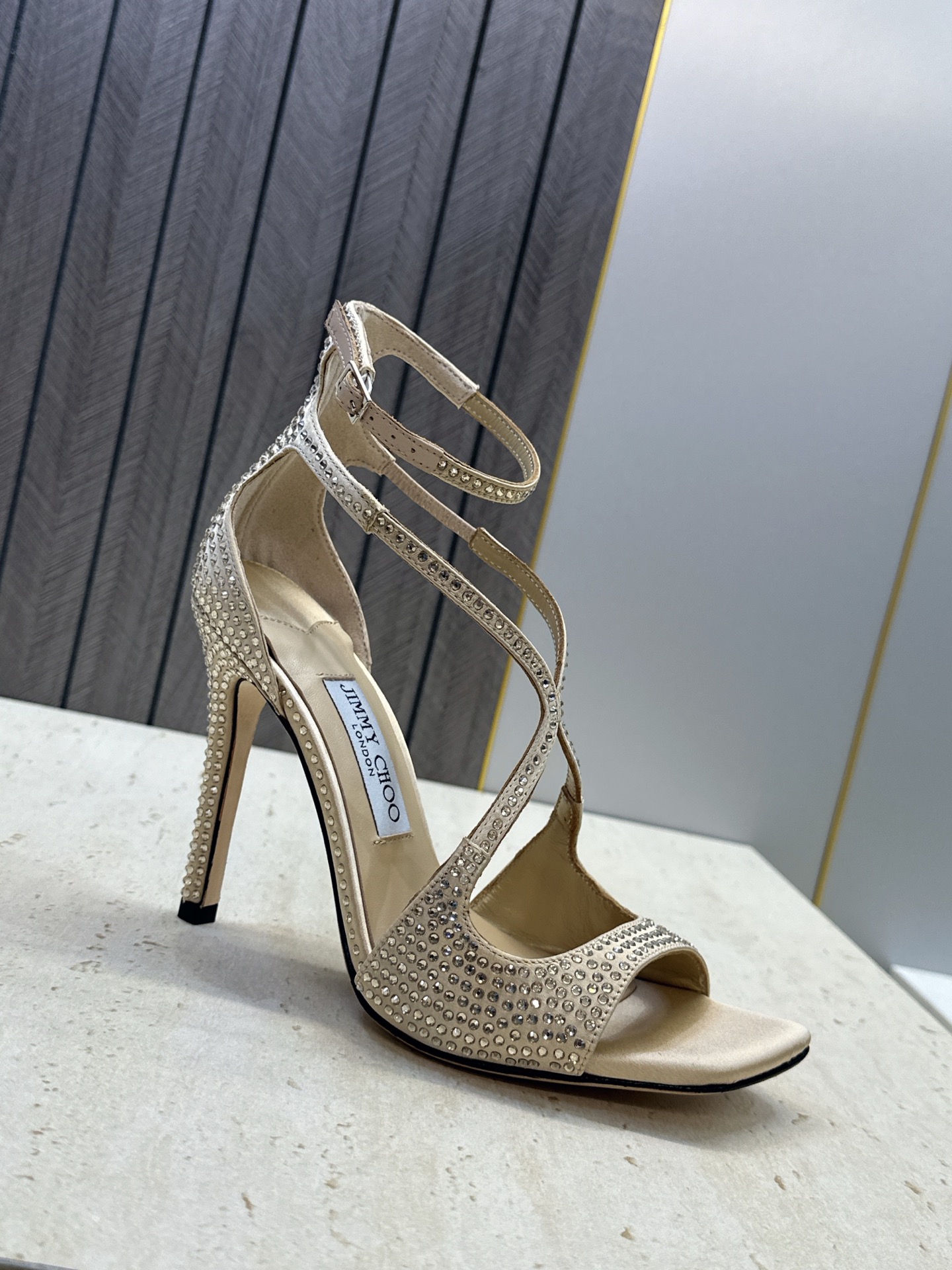 周仰杰Jimmy Choo 2026春夏新款水钻幻彩果冻色交叉带女鞋 吉米周JC字母logo 高跟鱼嘴露趾中空凉鞋 材质 周仰杰Jimmy Choo 2026春夏新款水钻幻彩果冻色交叉带女鞋 吉米周JC字母logo 高跟鱼嘴露趾中空凉鞋 材质