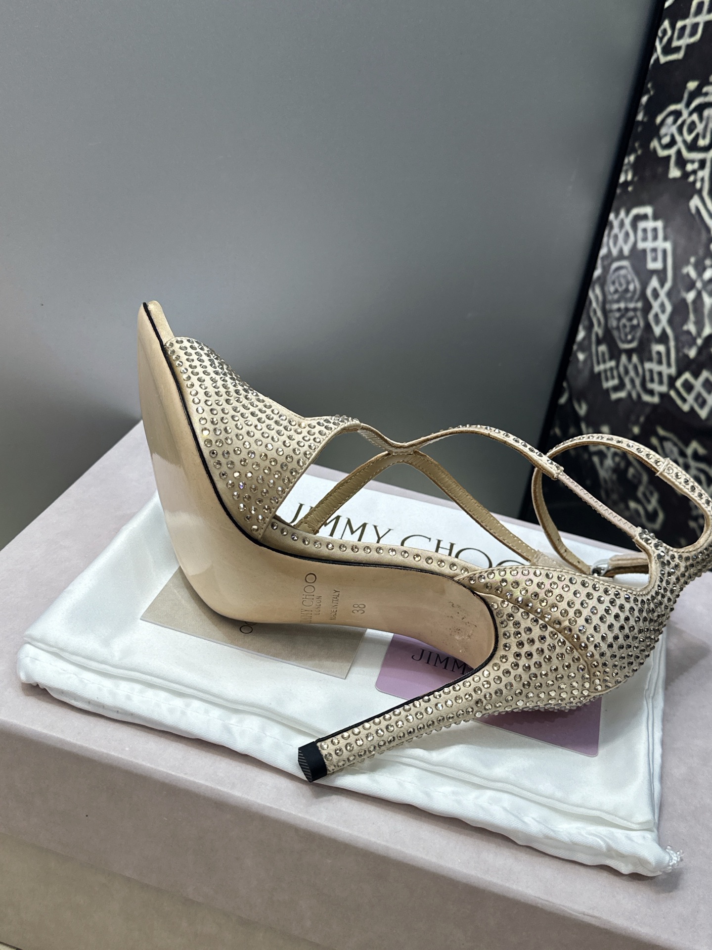 周仰杰Jimmy Choo 2026春夏新款水钻幻彩果冻色交叉带女鞋 吉米周JC字母logo 高跟鱼嘴露趾中空凉鞋 材质 周仰杰Jimmy Choo 2026春夏新款水钻幻彩果冻色交叉带女鞋 吉米周JC字母logo 高跟鱼嘴露趾中空凉鞋 材质