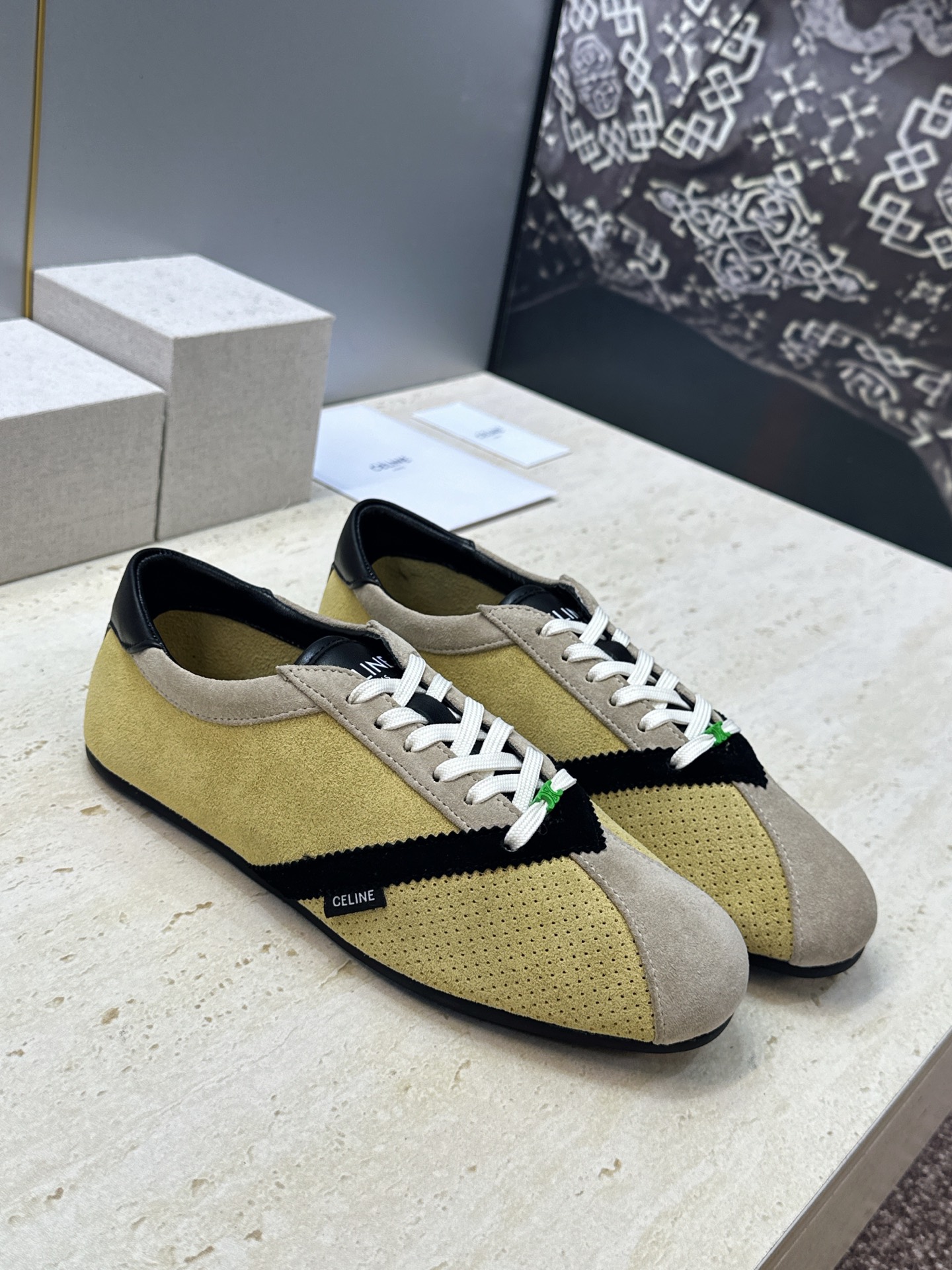 CELINE 2026春夏新款平底系带徳训女鞋  赛琳字母logo拼色阿甘运动休闲女跑鞋 材质：鞋面进口羊猄皮+水染羊皮