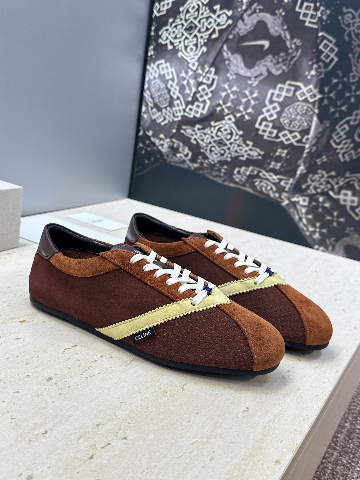 CELINE 2026春夏新款平底系带徳训女鞋  赛琳字母logo拼色阿甘运动休闲女跑鞋 材质：鞋面进口羊猄皮+水染羊皮
