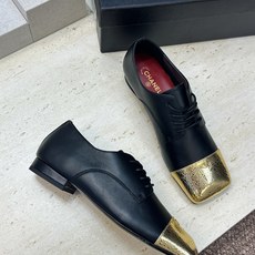 CHANEL 香奈儿2026春夏新款徳比休闲鞋 小香双C字母logo低跟方头拼色系带单鞋 材质:鞋面进口混种羊皮/进口金 CHANEL 香奈儿2026春夏新款徳比休闲鞋 小香双C字母logo低跟方头拼色系带单鞋 材质:鞋面进口混种羊皮/进口金