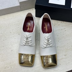 CHANEL 香奈儿2026春夏新款徳比休闲鞋 小香双C字母logo中跟方头拼色系带单鞋 材质:鞋面进口混种羊皮/进口金 CHANEL 香奈儿2026春夏新款徳比休闲鞋 小香双C字母logo中跟方头拼色系带单鞋 材质:鞋面进口混种羊皮/进口金