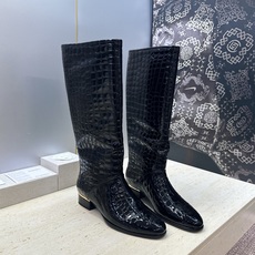 Chanel 香奈儿 2026秋冬新款拼色高筒及膝女长靴 小香双C字母logo五金扣低跟圆头机车骑士靴 材质:鞋面进口 Chanel 香奈儿 2026秋冬新款拼色高筒及膝女长靴 小香双C字母logo五金扣低跟圆头机车骑士靴 材质:鞋面进口