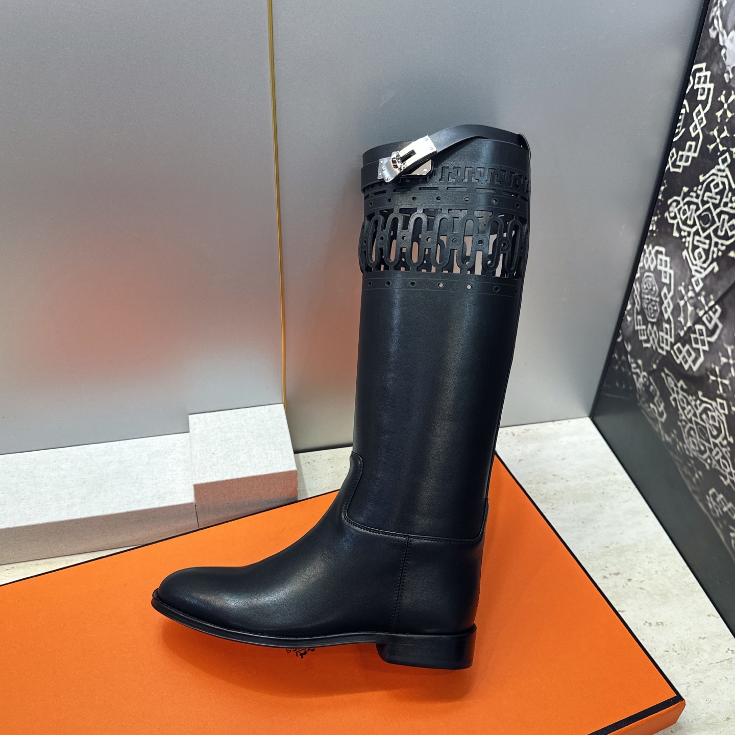 Hermes爱马仕2026秋冬镂空雕花系列Box Jumpling朋克风格Kelly扣低跟高筒及膝拼色女长靴 H家明星同