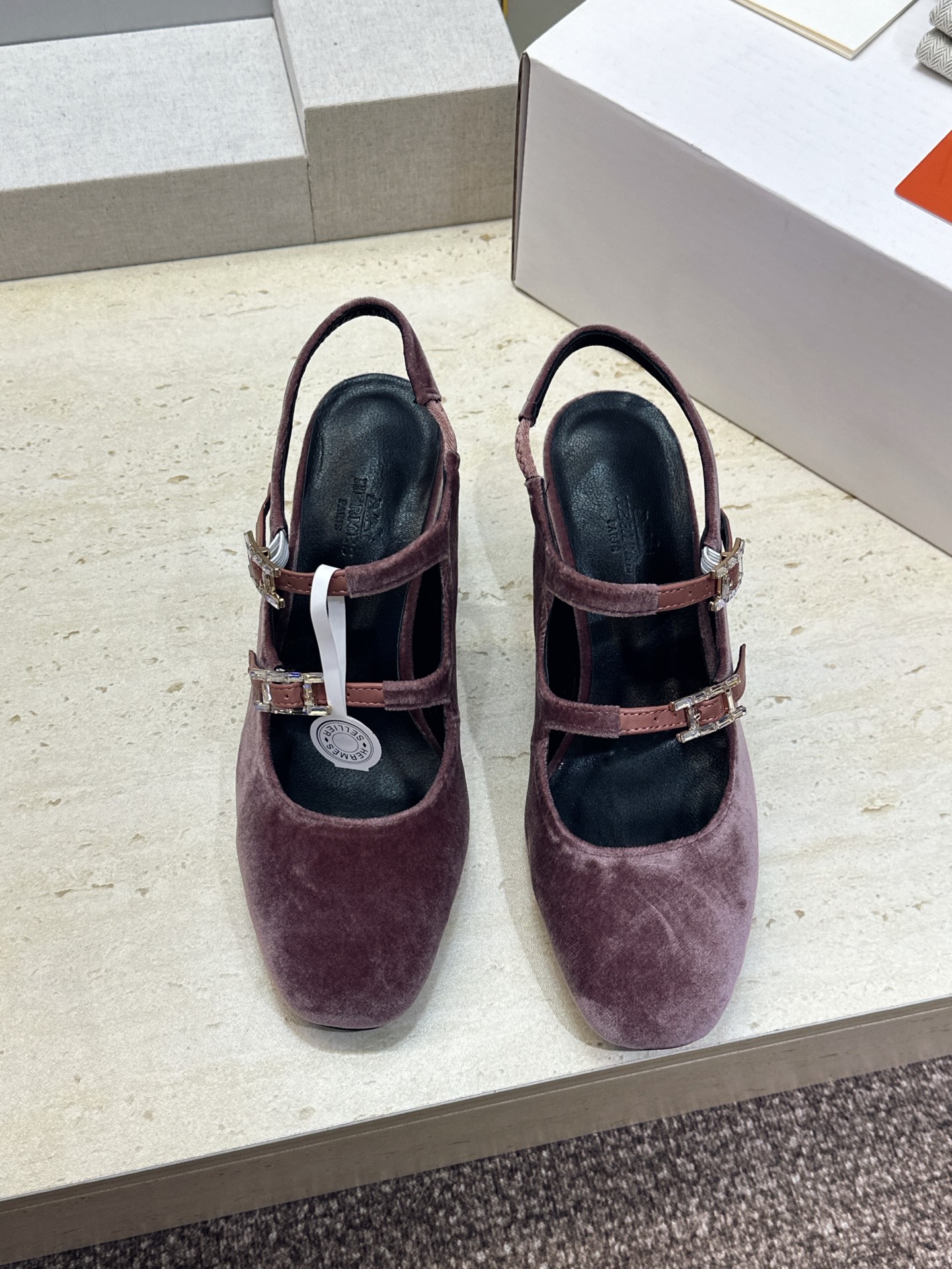 (配全套飞机盒) 莞产 顶级代购级 爱马仕 Hermes 2026春夏新款 Mila 玛丽珍芭蕾舞拼色高跟女鞋 H家字 (配全套飞机盒) 莞产 顶级代购级 爱马仕 Hermes 2026春夏新款 Mila 玛丽珍芭蕾舞拼色高跟女鞋 H家字