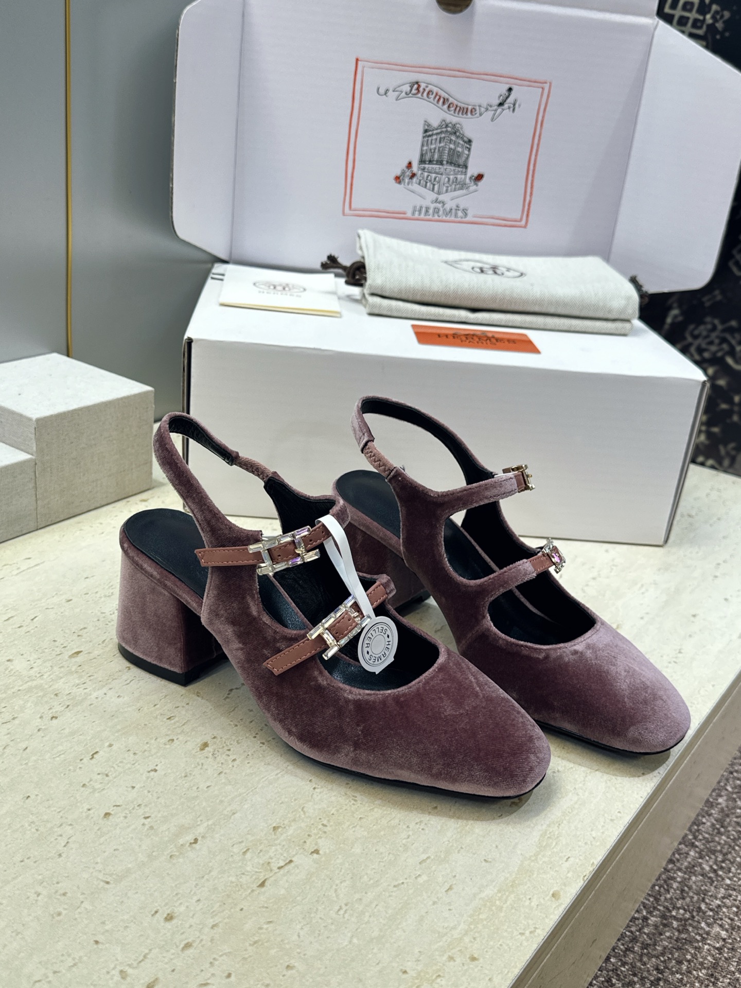 (配全套飞机盒) 莞产 顶级代购级 爱马仕 Hermes 2026春夏新款 Mila 玛丽珍芭蕾舞拼色高跟女鞋  H家字