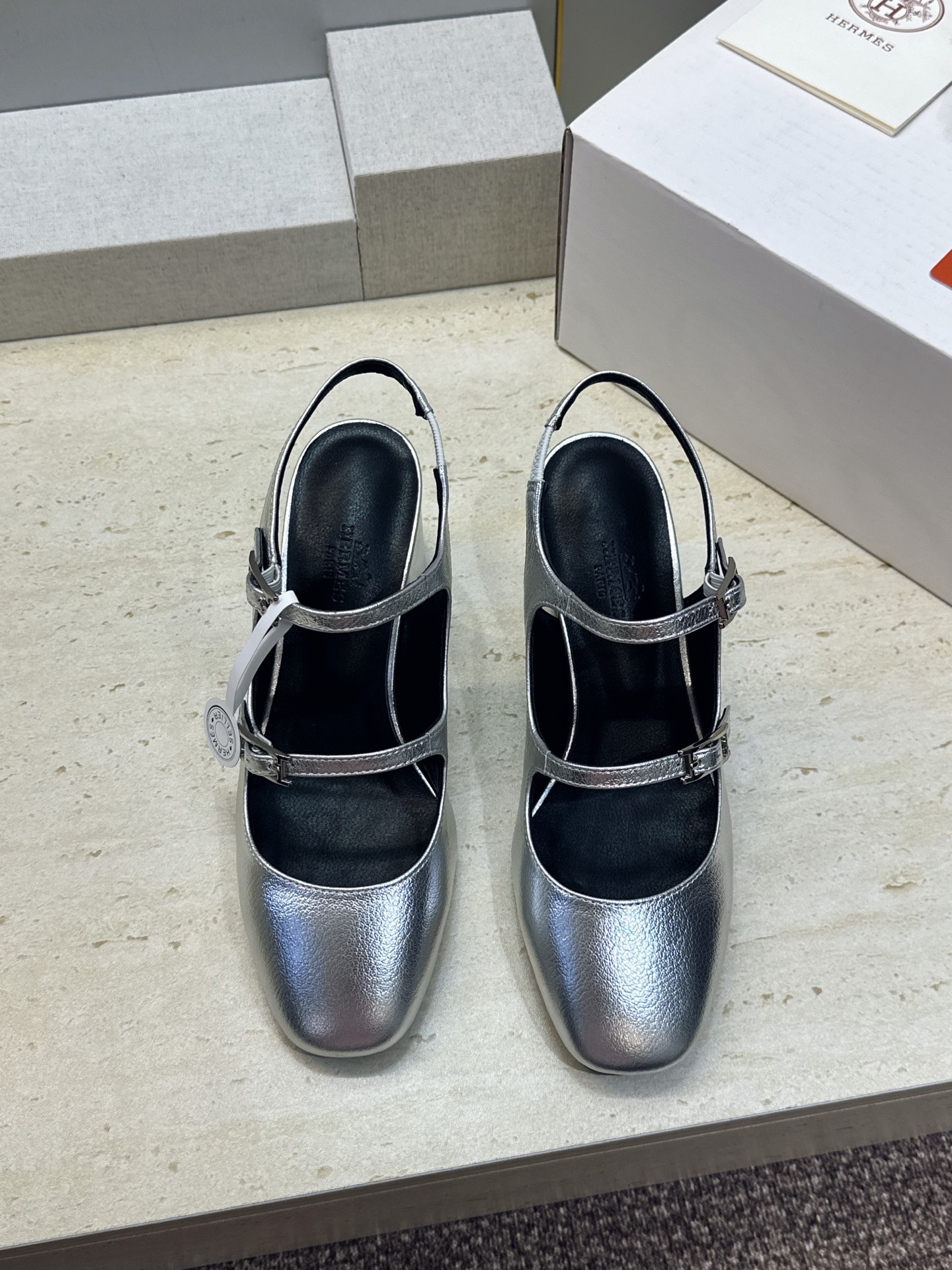 (配全套飞机盒) 莞产 顶级代购级 爱马仕 Hermes 2026春夏新款 Mila 玛丽珍芭蕾舞拼色高跟女鞋 H家字 (配全套飞机盒) 莞产 顶级代购级 爱马仕 Hermes 2026春夏新款 Mila 玛丽珍芭蕾舞拼色高跟女鞋 H家字