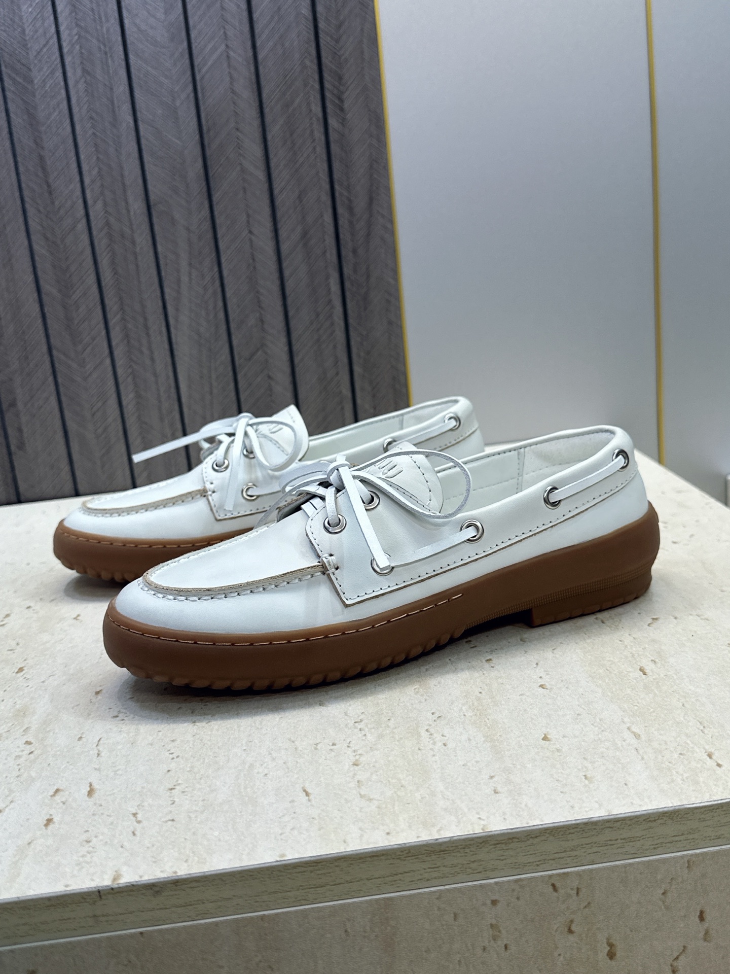 Miumiu 2026春夏新款蝴蝶结休闲女鞋 缪缪字母logo平底系带圆头徳训单鞋 材质:鞋面进口小牛皮/进口羊猄皮+水 Miumiu 2026春夏新款蝴蝶结休闲女鞋 缪缪字母logo平底系带圆头徳训单鞋 材质:鞋面进口小牛皮/进口羊猄皮+水