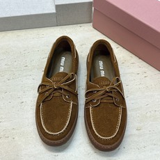 Miumiu 2026春夏新款蝴蝶结休闲女鞋 缪缪字母logo平底系带圆头徳训单鞋 材质:鞋面进口小牛皮/进口羊猄皮+水 Miumiu 2026春夏新款蝴蝶结休闲女鞋 缪缪字母logo平底系带圆头徳训单鞋 材质:鞋面进口小牛皮/进口羊猄皮+水