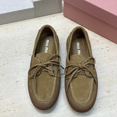 Miumiu 2026春夏新款蝴蝶结休闲女鞋 缪缪字母logo平底系带圆头徳训单鞋 材质:鞋面进口小牛皮/进口羊猄皮+水 Miumiu 2026春夏新款蝴蝶结休闲女鞋 缪缪字母logo平底系带圆头徳训单鞋 材质:鞋面进口小牛皮/进口羊猄皮+水