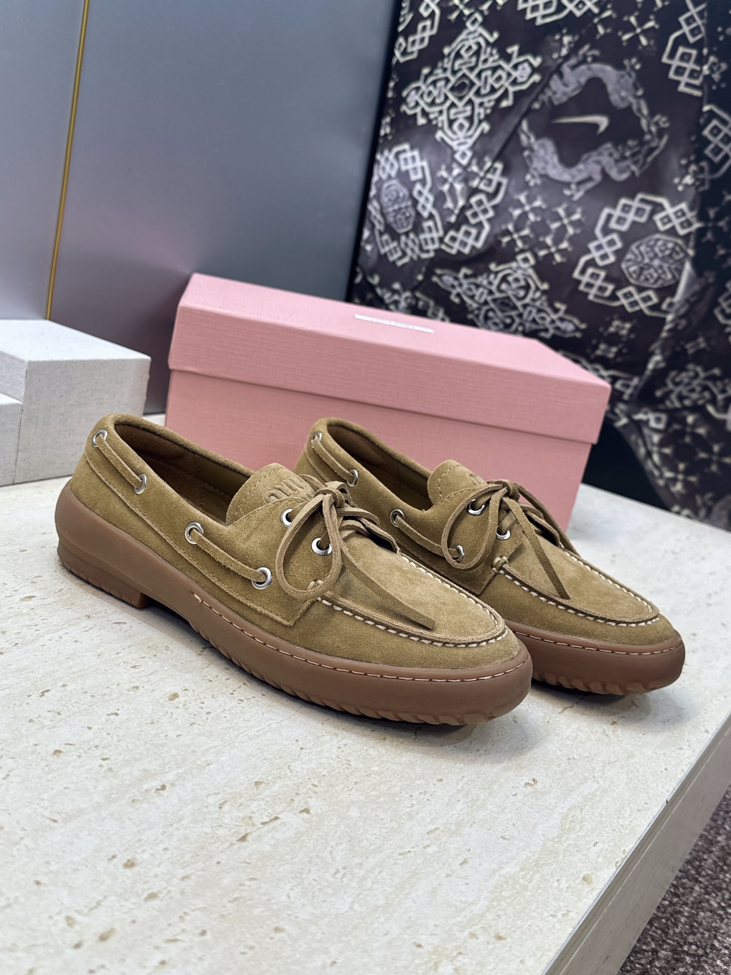 Miumiu 2026春夏新款蝴蝶结休闲女鞋 缪缪字母logo平底系带圆头徳训单鞋 材质:鞋面进口小牛皮/进口羊猄皮+水