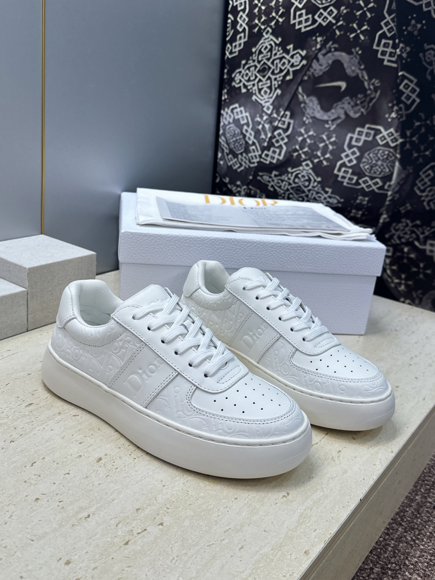 迪奥 Dior 2026春夏新款Star休闲系带小白鞋  CD字母logo厚底圆头拼色滑板运动女鞋 材质:鞋面进口小牛皮