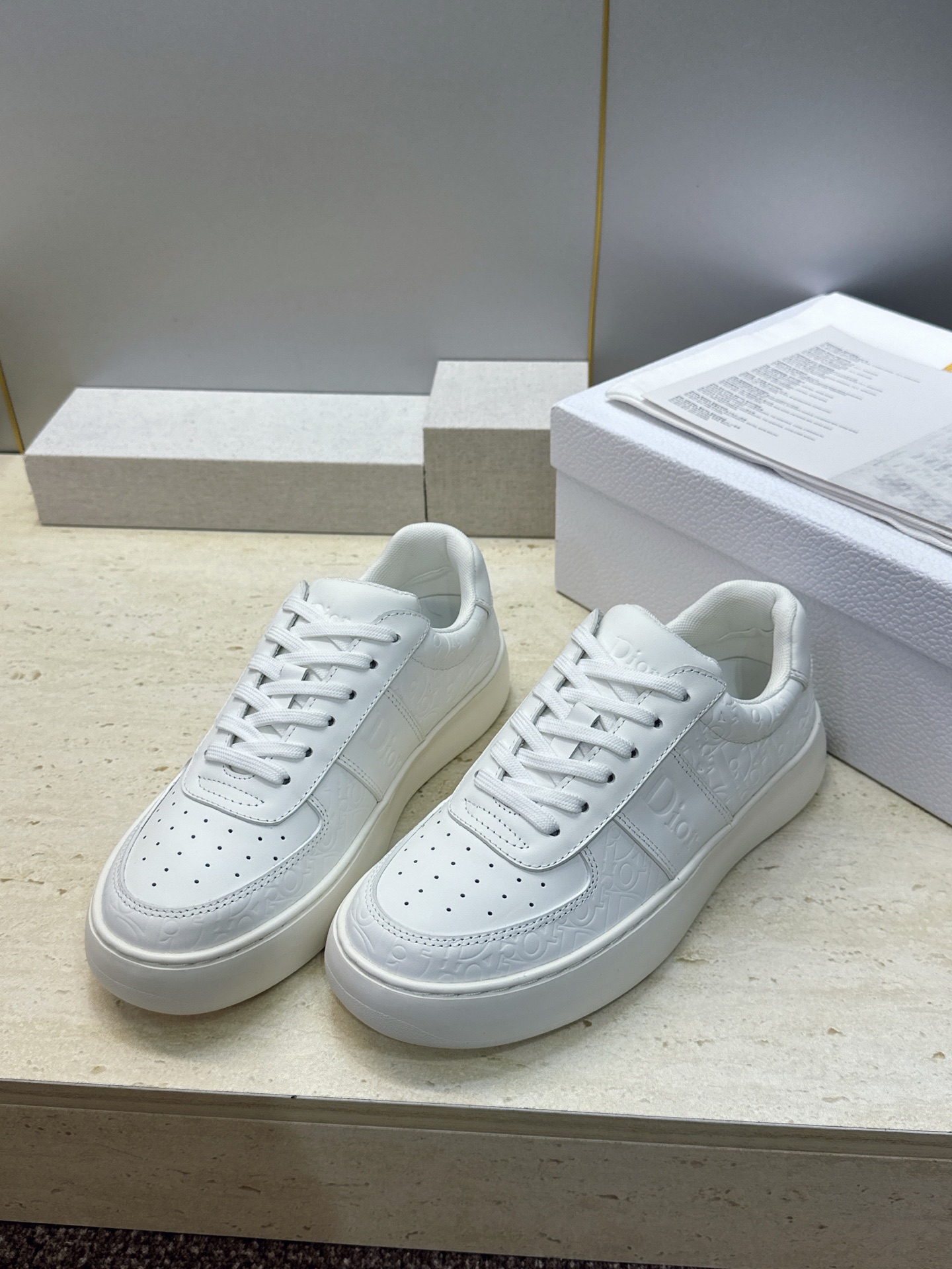 迪奥 Dior 2026春夏新款Star休闲系带小白鞋 CD字母logo厚底圆头拼色滑板运动女鞋 材质:鞋面进口小牛皮 迪奥 Dior 2026春夏新款Star休闲系带小白鞋 CD字母logo厚底圆头拼色滑板运动女鞋 材质:鞋面进口小牛皮