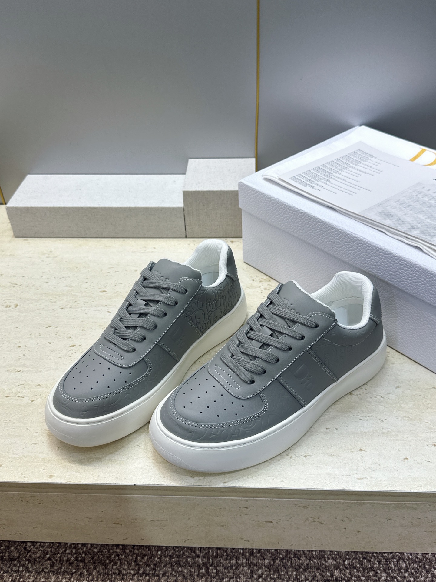 迪奥 Dior 2026春夏新款Star休闲系带小白鞋 CD字母logo厚底圆头拼色滑板运动女鞋 材质:鞋面进口小牛皮 迪奥 Dior 2026春夏新款Star休闲系带小白鞋 CD字母logo厚底圆头拼色滑板运动女鞋 材质:鞋面进口小牛皮