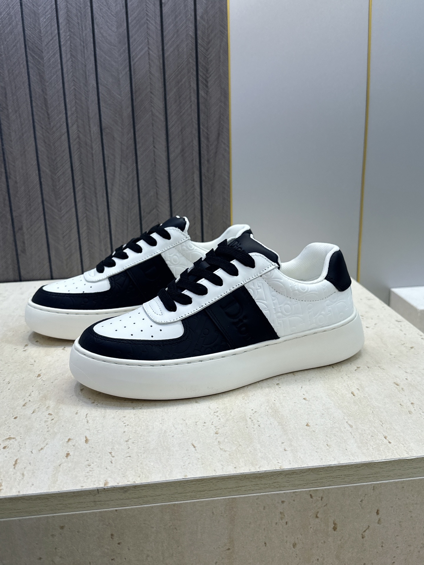 迪奥 Dior 2026春夏新款Star休闲系带小白鞋 CD字母logo厚底圆头拼色滑板运动女鞋 材质:鞋面进口小牛皮 迪奥 Dior 2026春夏新款Star休闲系带小白鞋 CD字母logo厚底圆头拼色滑板运动女鞋 材质:鞋面进口小牛皮