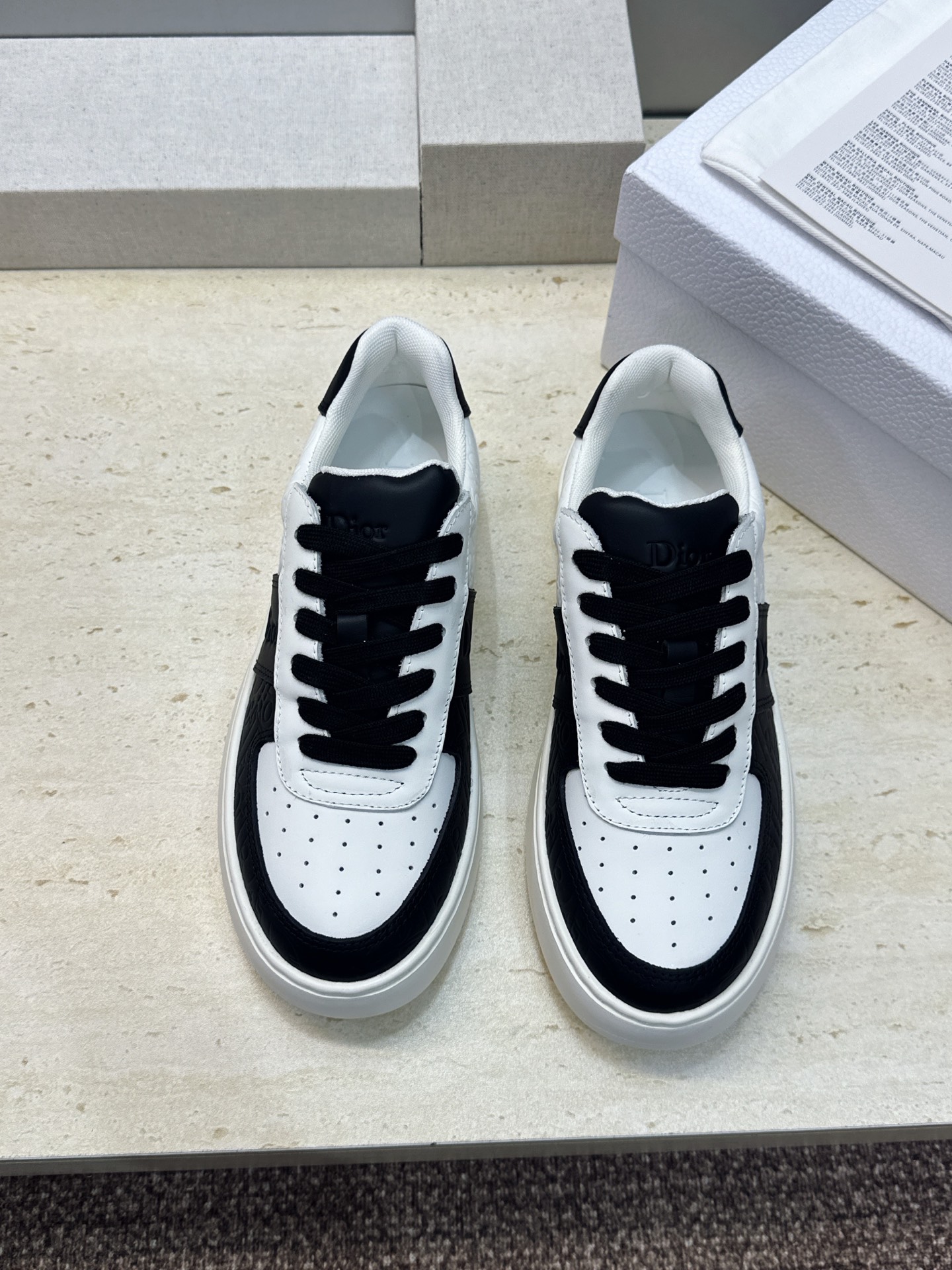 迪奥 Dior 2026春夏新款Star休闲系带小白鞋 CD字母logo厚底圆头拼色滑板运动女鞋 材质:鞋面进口小牛皮 迪奥 Dior 2026春夏新款Star休闲系带小白鞋 CD字母logo厚底圆头拼色滑板运动女鞋 材质:鞋面进口小牛皮