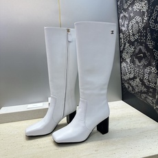 Chanel 香奈儿 2026秋冬新款粗跟高筒侧拉链及膝马丁女长靴 小香双C字母logo五金扣高跟方头拼色机车骑士靴 Chanel 香奈儿 2026秋冬新款粗跟高筒侧拉链及膝马丁女长靴 小香双C字母logo五金扣高跟方头拼色机车骑士靴