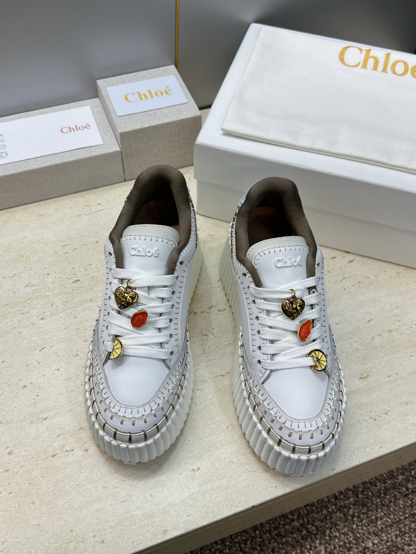 Chloe 蔻依 2026春夏走秀新款运动跑鞋 明星同款字母logo五金扣厚底系带休闲时尚拼色老爹鞋 市面顶级高端版本 