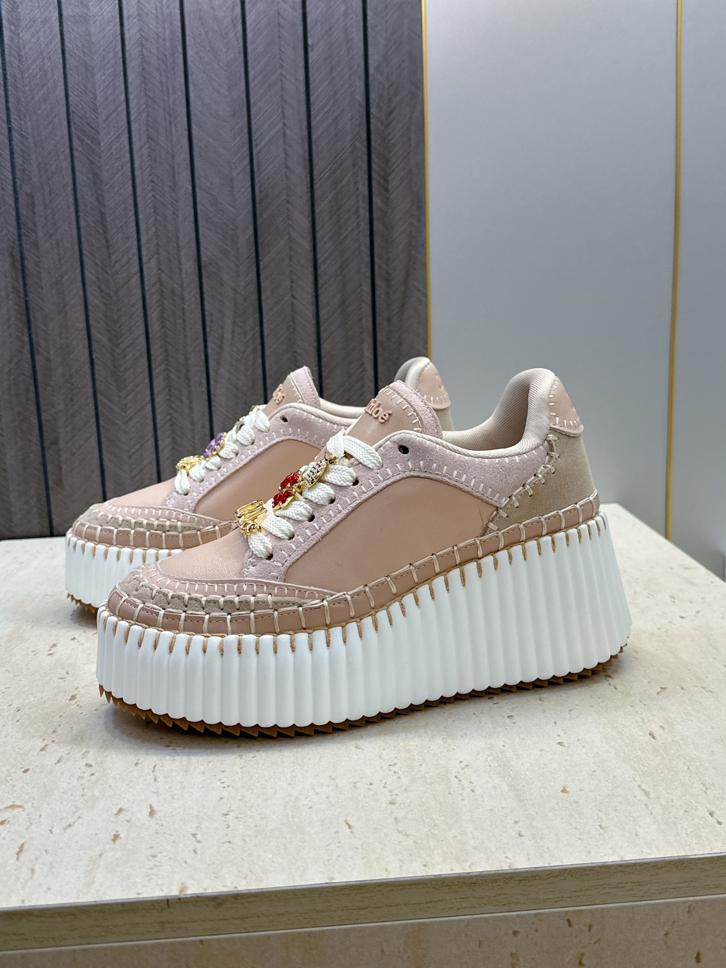 Chloe 蔻依 2026春夏走秀新款运动跑鞋 明星同款字母logo五金扣厚底系带休闲时尚拼色老爹鞋 市面顶级高端版本 