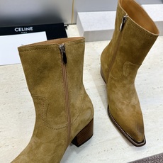 CELINE 2026秋冬新款游牧风格铁头机车女短靴 瑟琳字母logo五金扣粗跟侧拉链尖头骑士靴 材质:鞋面定制进口小牛 CELINE 2026秋冬新款游牧风格铁头机车女短靴 瑟琳字母logo五金扣粗跟侧拉链尖头骑士靴 材质:鞋面定制进口小牛