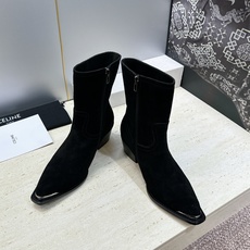 CELINE 2026秋冬新款游牧风格铁头机车女短靴 瑟琳字母logo五金扣粗跟侧拉链尖头骑士靴 材质:鞋面定制进口小牛 CELINE 2026秋冬新款游牧风格铁头机车女短靴 瑟琳字母logo五金扣粗跟侧拉链尖头骑士靴 材质:鞋面定制进口小牛