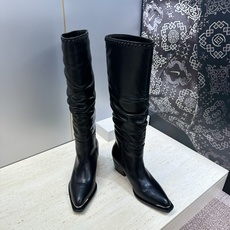 CELINE 2026秋冬新款游牧风格铁头机车高筒及膝女长靴 瑟琳字母logo五金扣粗跟一脚蹬尖头骑士靴 材质:鞋面定制 CELINE 2026秋冬新款游牧风格铁头机车高筒及膝女长靴 瑟琳字母logo五金扣粗跟一脚蹬尖头骑士靴 材质:鞋面定制