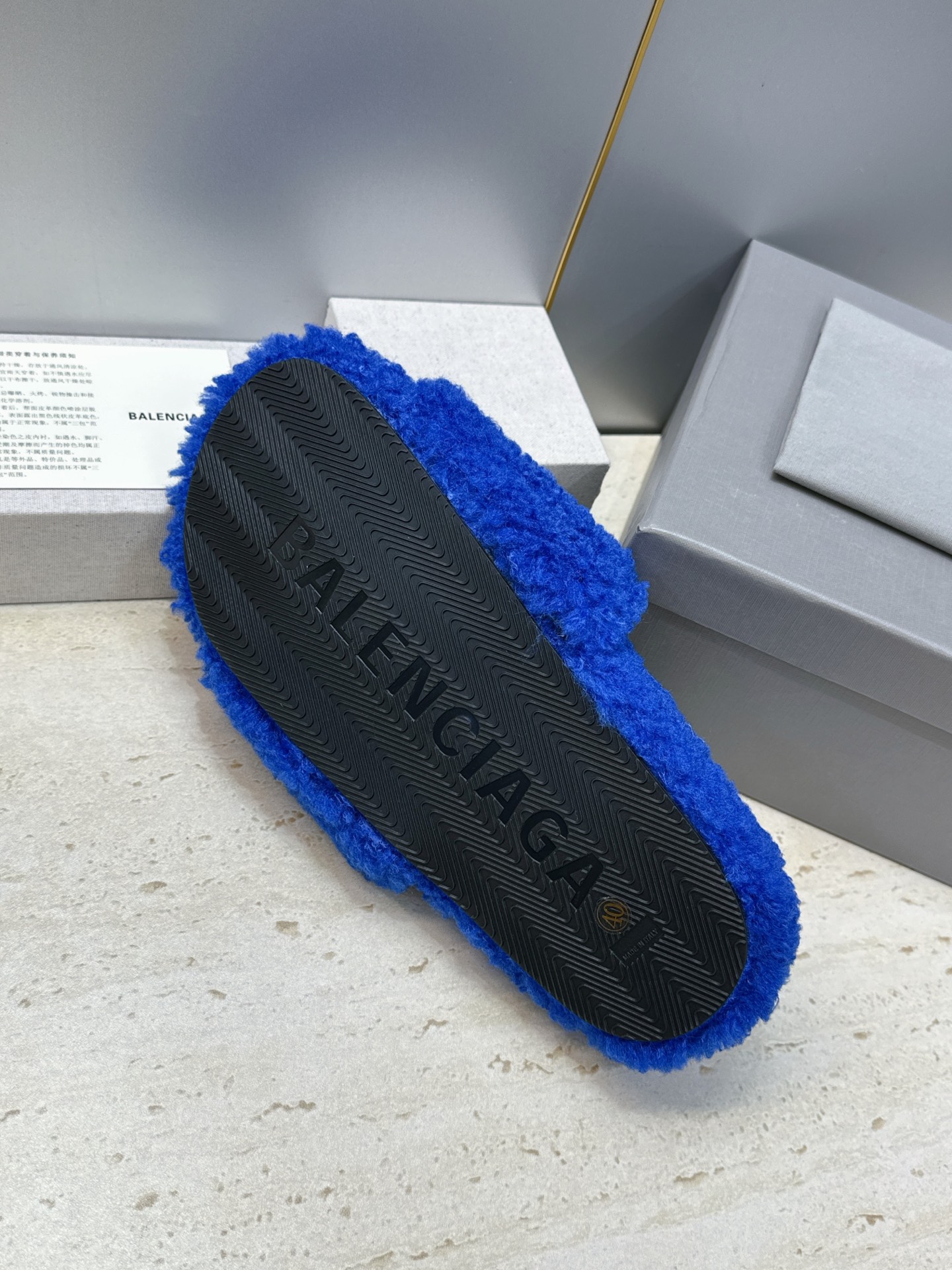 BALENCIAGA x NBA 2026秋冬联名新款保暖女鞋  巴黎世家明星同款字母logo平底圆头毛毛拖鞋 市场顶级