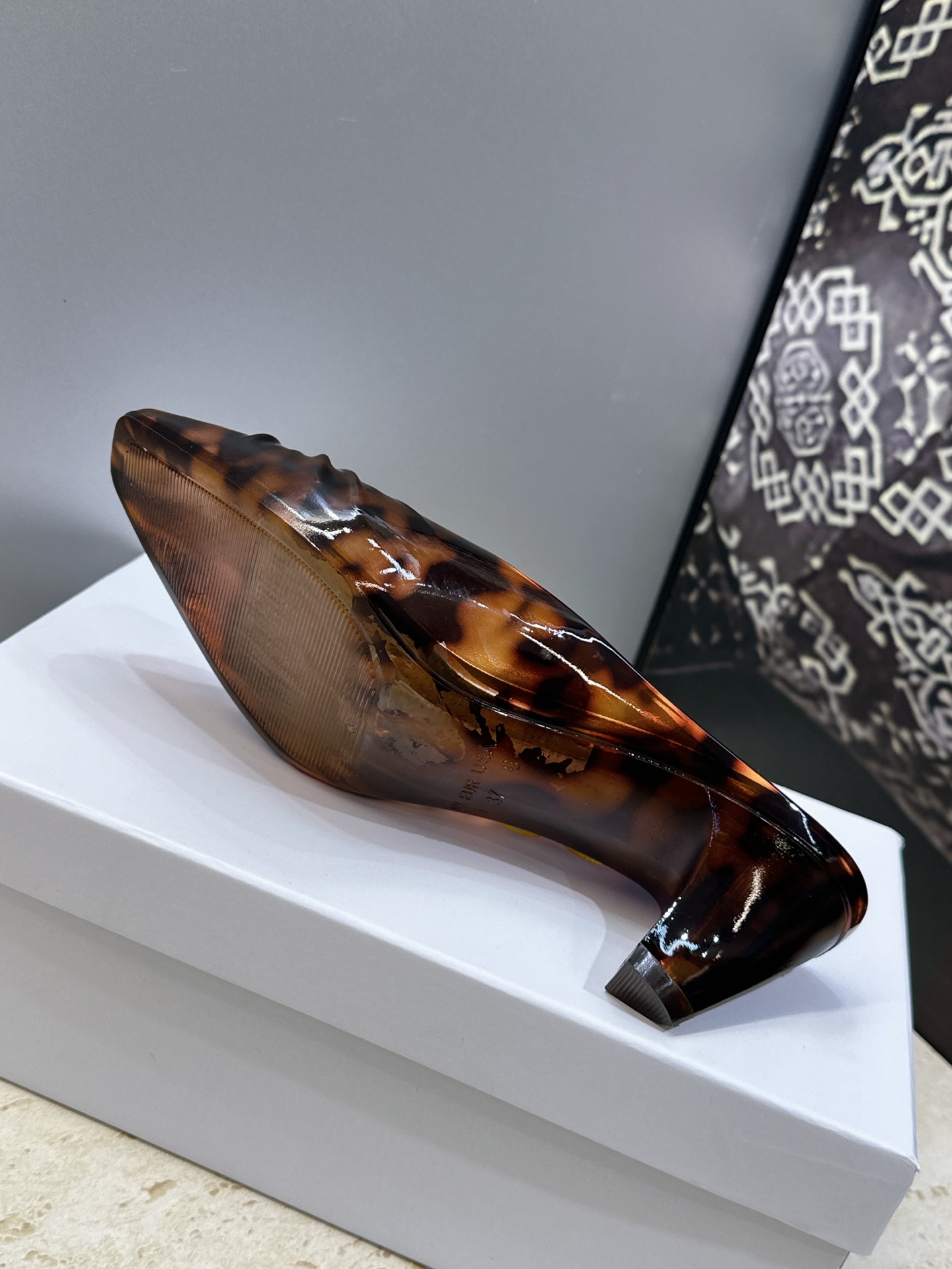 Chloe 2026春夏粗跟休闲果冻色女鞋  克洛伊字母logo豹纹中跟鱼嘴露趾凉拖鞋 材质:一体成型硫化工艺PVC科技