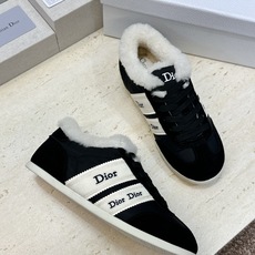 迪奥 Dior 2026秋冬新款Ribbon系带休闲运动羊羔毛小白鞋 CD字母logo织带平底圆头拼色阿甘德训鞋 材质 迪奥 Dior 2026秋冬新款Ribbon系带休闲运动羊羔毛小白鞋 CD字母logo织带平底圆头拼色阿甘德训鞋 材质