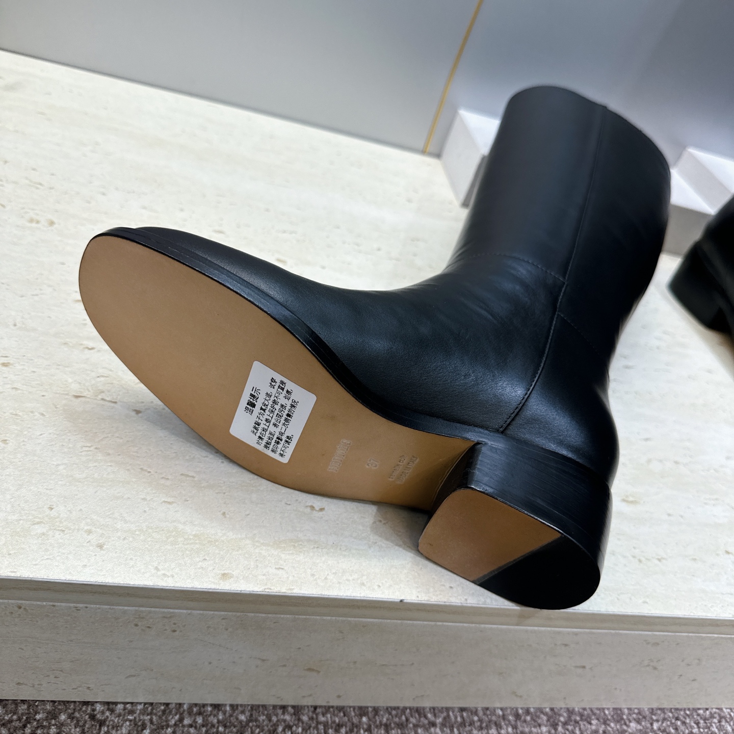 莞货 代购级 爱马仕 Hermes 2026秋冬新款 Lasso粗跟高筒及膝女长靴 H家字母logo低跟圆头一脚蹬机车骑 莞货 代购级 爱马仕 Hermes 2026秋冬新款 Lasso粗跟高筒及膝女长靴 H家字母logo低跟圆头一脚蹬机车骑