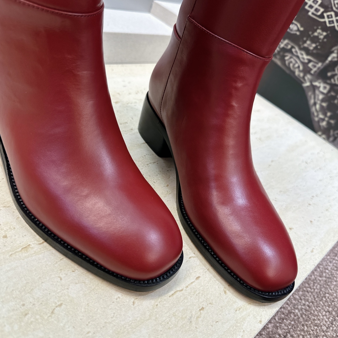 莞货 代购级 爱马仕 Hermes 2026秋冬新款 Lasso粗跟高筒及膝女长靴 H家字母logo低跟圆头一脚蹬机车骑 莞货 代购级 爱马仕 Hermes 2026秋冬新款 Lasso粗跟高筒及膝女长靴 H家字母logo低跟圆头一脚蹬机车骑